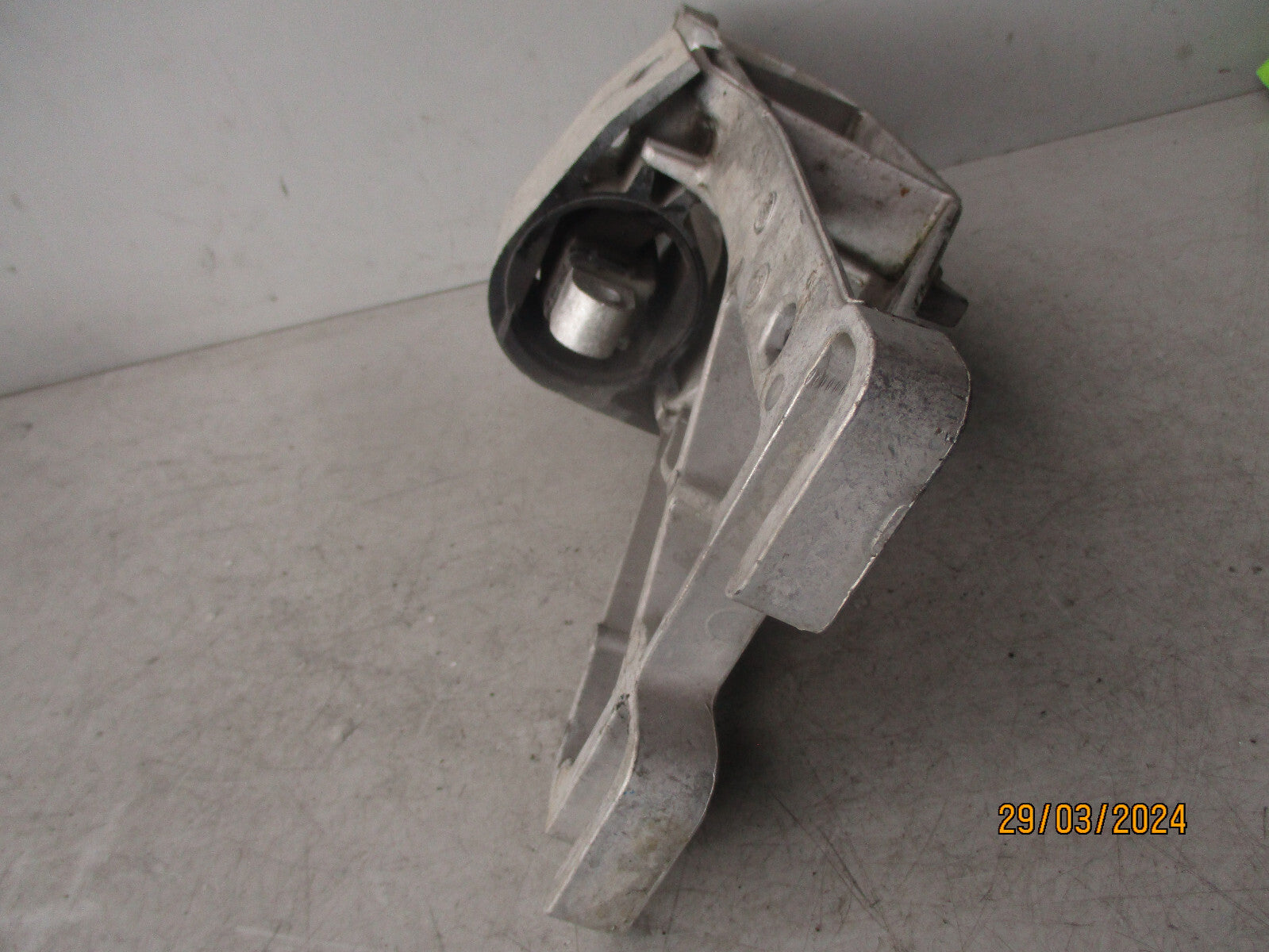 2010 JAGUAR XF X250 GEARBOX MOUNT BRACKET GX735060AC GX736A026MA