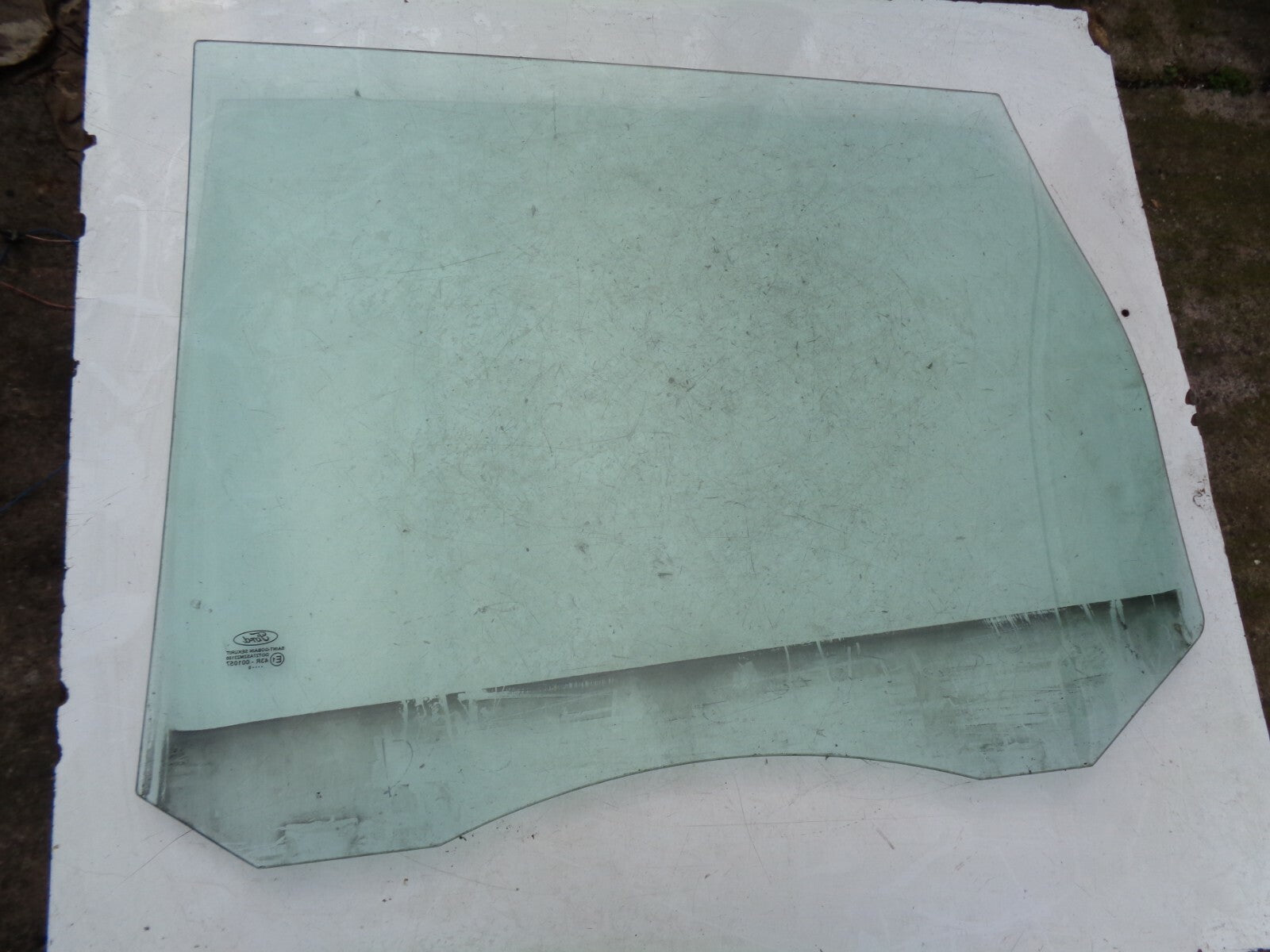 FORD FOCUS MK2 2006 OSR DRIVER SIDE REAR WINDOW GLASS E143R001057