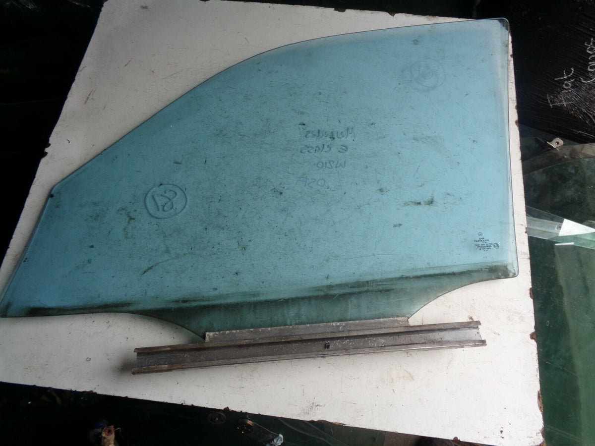 MERCEDES BENZ W210 E CLASS OSF DRIVER SIDE FRONT WINDOW GLASS