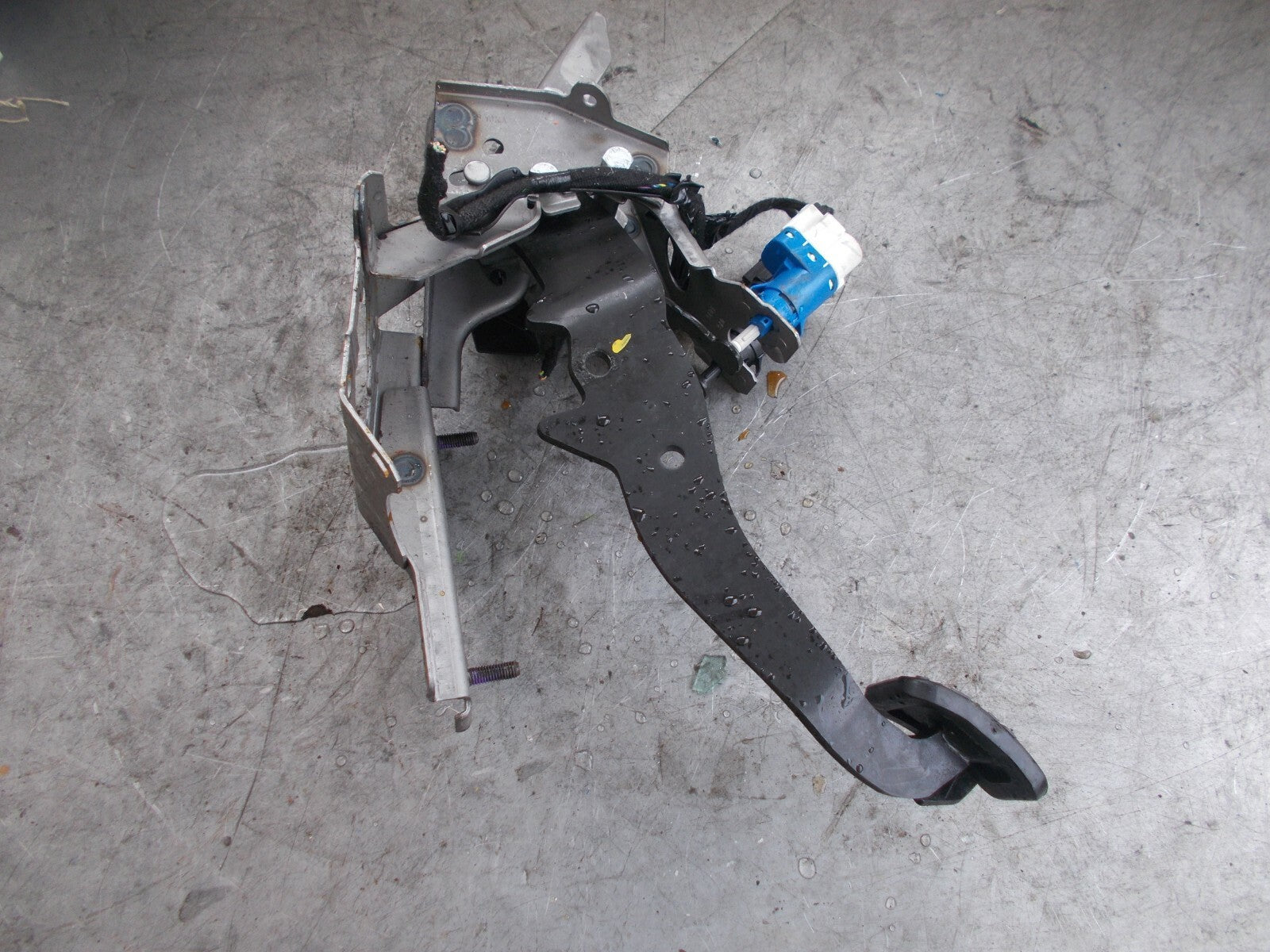 FORD TRANSIT COURIER 2014-2018 BRAKE PEDAL ASSEMBLY