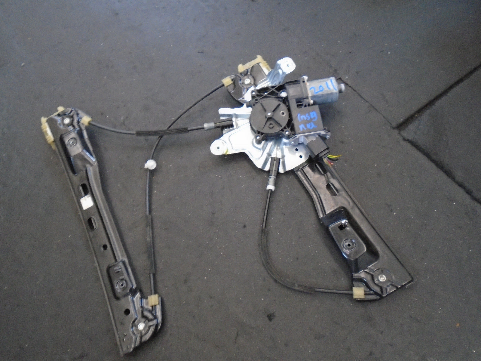 VAUXHALL INSIGNIA 2011 NSF PASSENGER FRONT DOOR WINDOW MOTOR REGULATOR 20951581