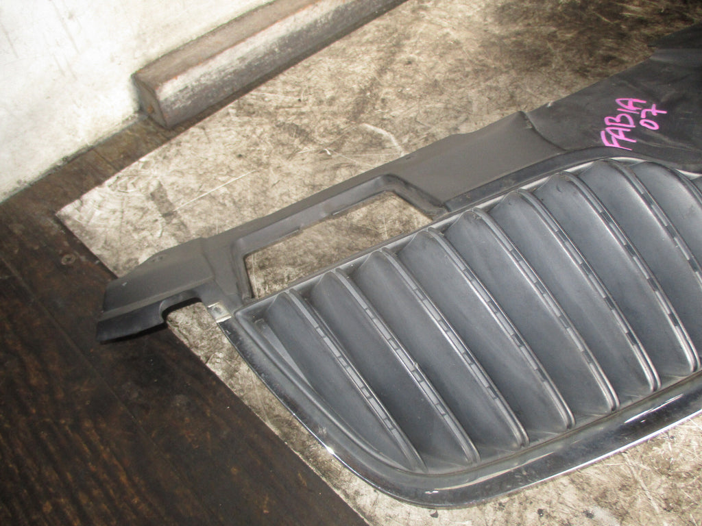 SKODA FABIA 2007 FRONT BUMPER GRILLE 5J0853668A