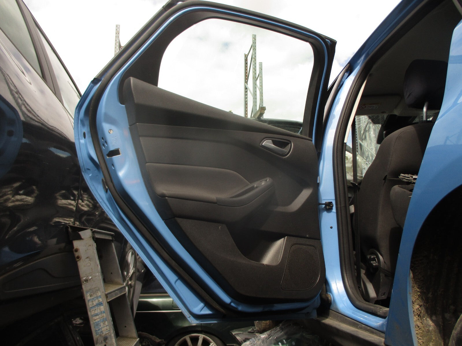 2017 FORD FOCUS MK3 NSR PASSENGER SIDE REAR LEFT COMPLETE DOOR ICEBERG BLUE