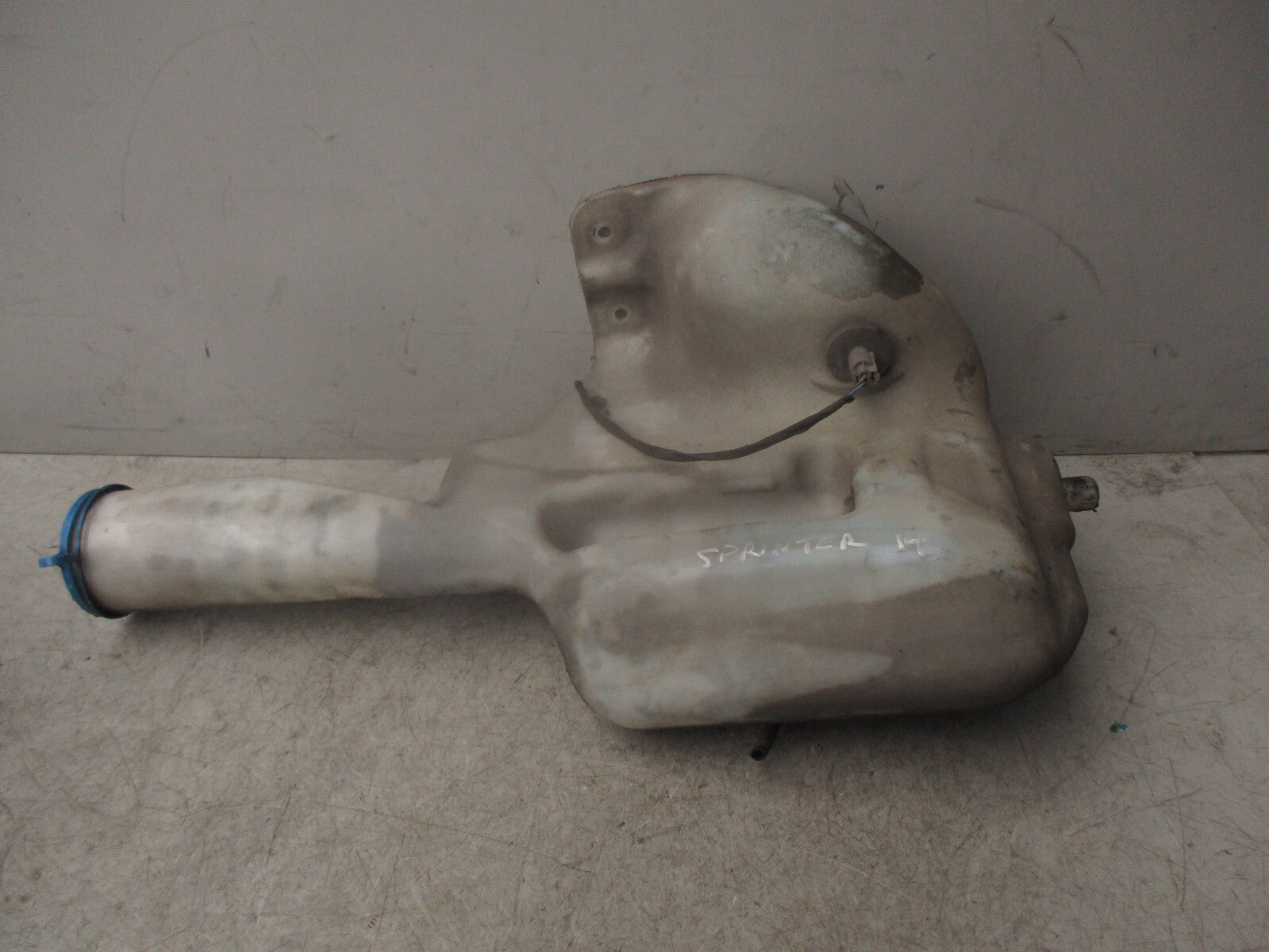2014 MERCEDES SPRINTER W906 WINDSCREEN WASHER BOTTLE TANK & PUMP A9068690220