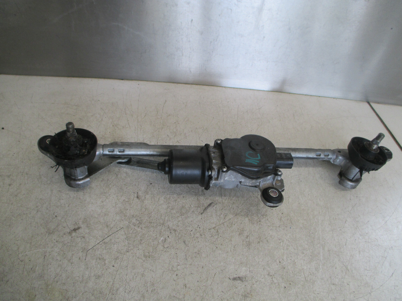 NISSAN QASHQAI J11 2017 MK2 FRONT WINDSCREEN WIPER MOTOR MECHNAISM