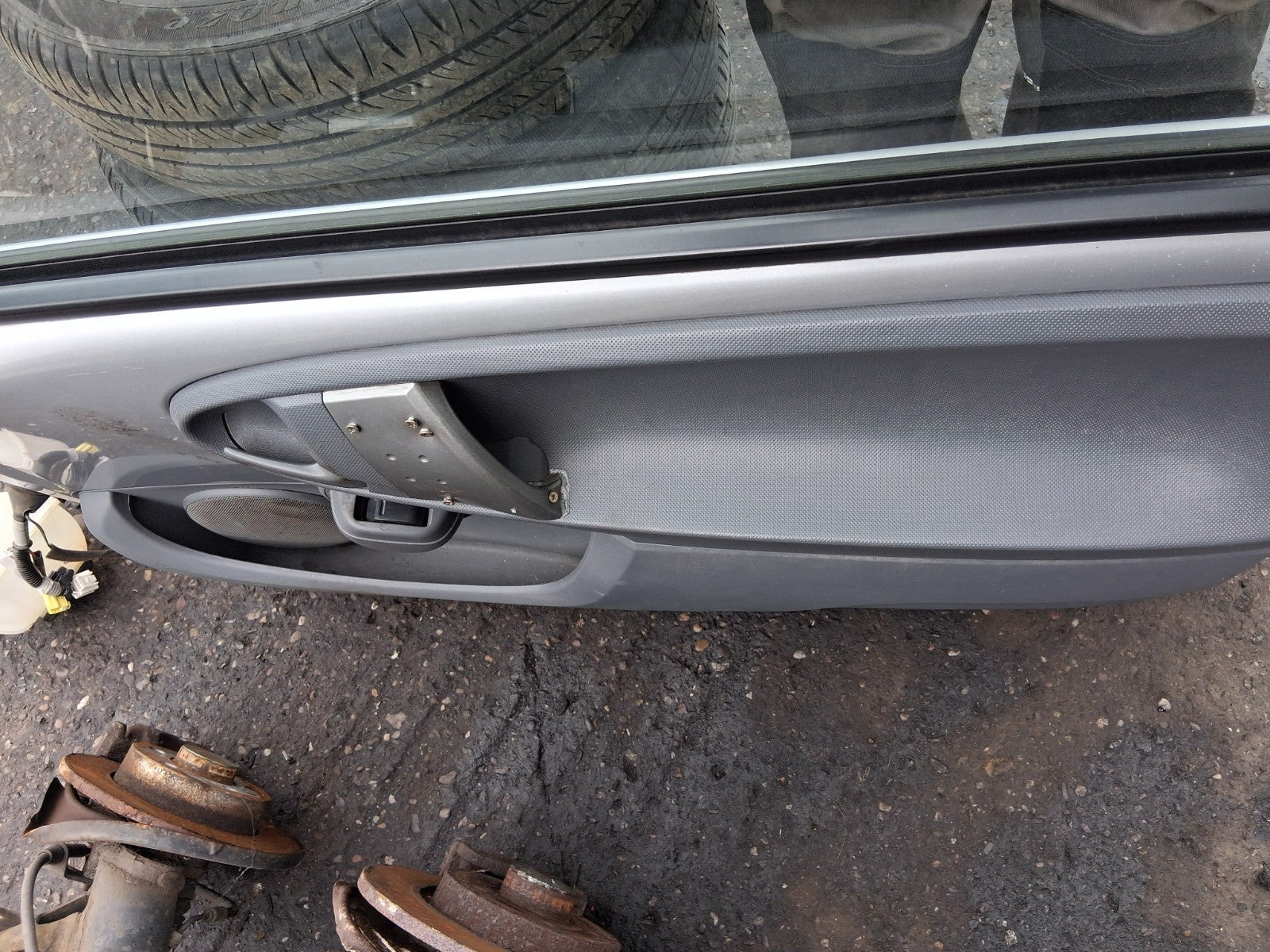2008 TOYOTA AYGO MK1 3 DOOR OSF DRIVER SIDE FRONT RIGHT COMPLETE DOOR SILVER