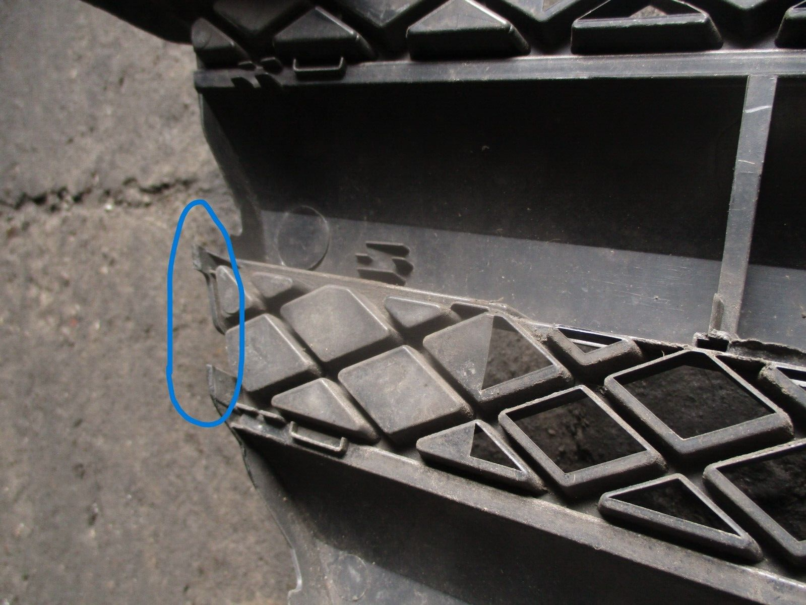 2013 MERCEDES SPRINTER W906 FRONT CENTRE GRILLE BLACK A90688003