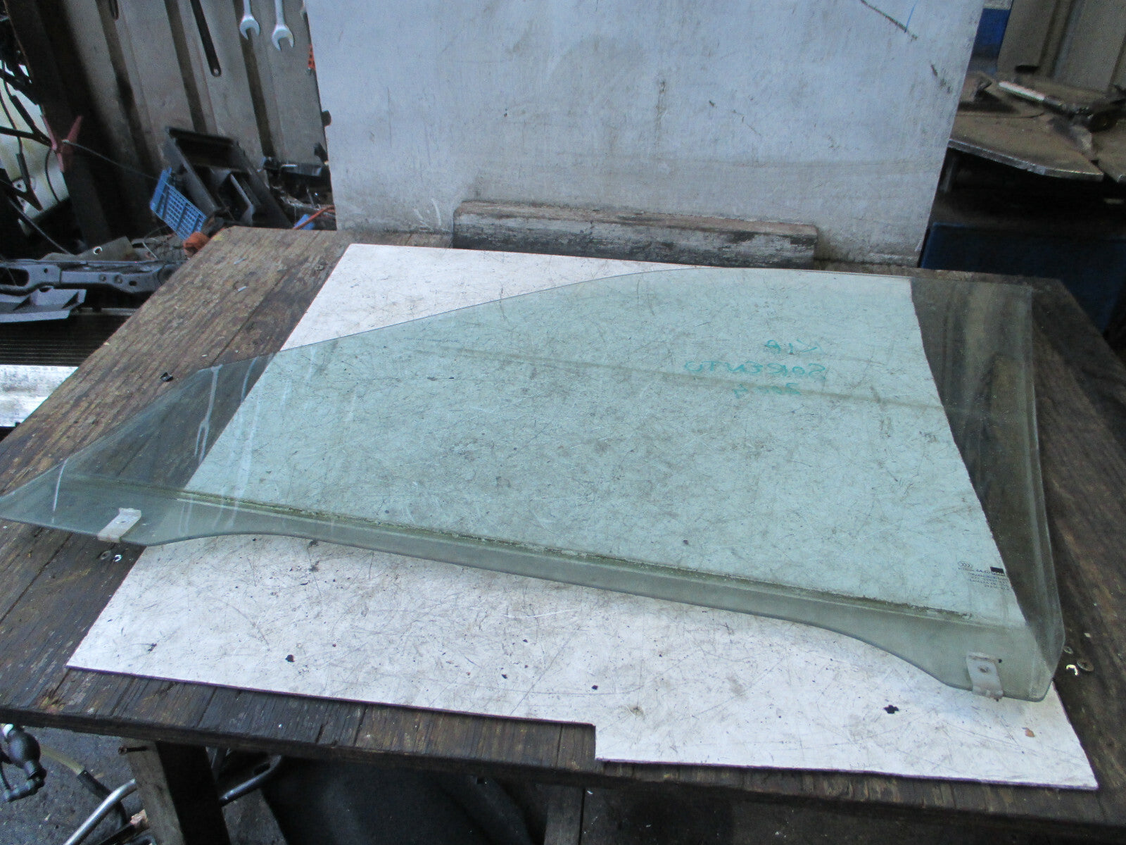 KIA SEDONA MK1 2004 OSF DRIVER SIDE FRONT DOOR WINDOW GLASS