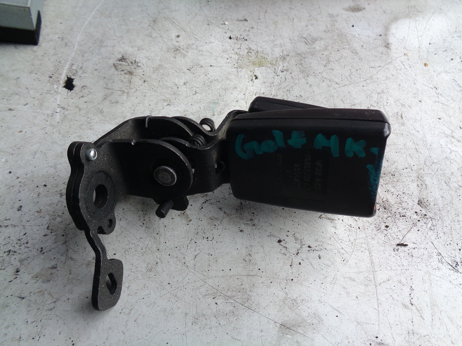 VW VOLKSWAGEN GOLF MK7 1.6 TDI 2015 DIESEL REAR BUCKLE SEAT BELT 8V0 857 739 A