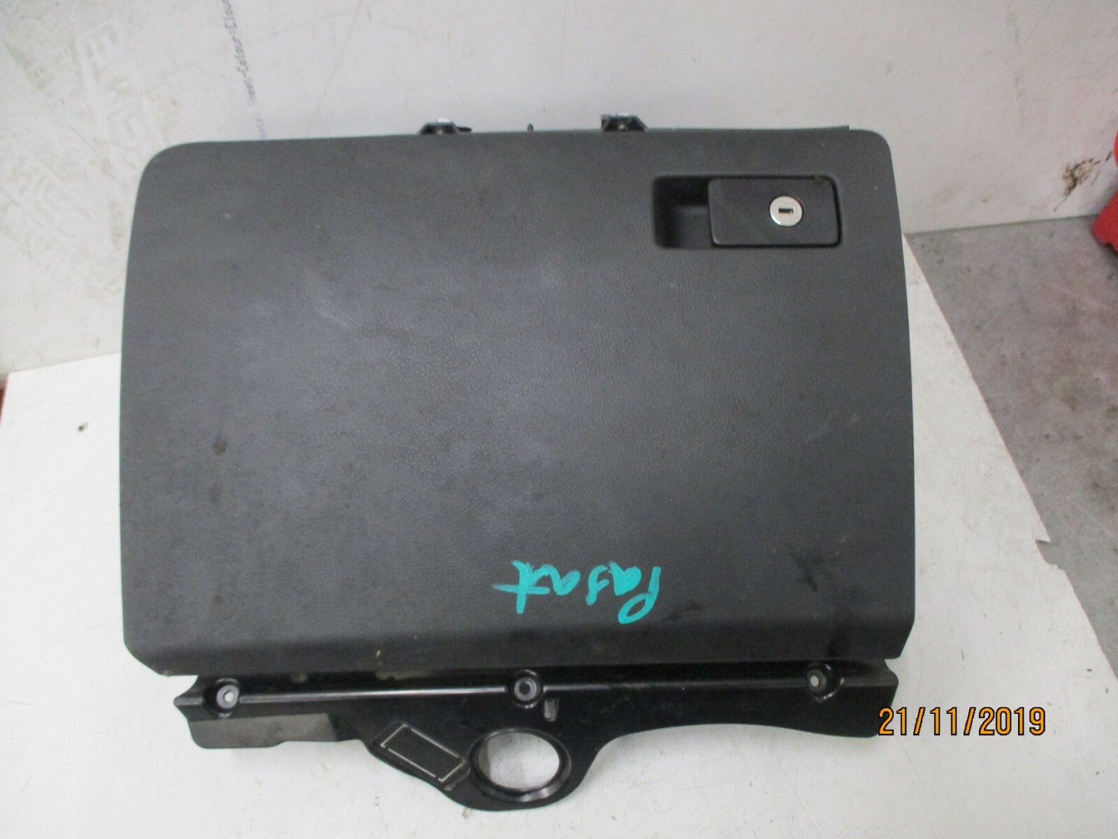 VW VOLKSWAGEN PASSAT B6 2008 INTERIOR STORAGE GLOVEBOX COMPARTMENT 3C2857101