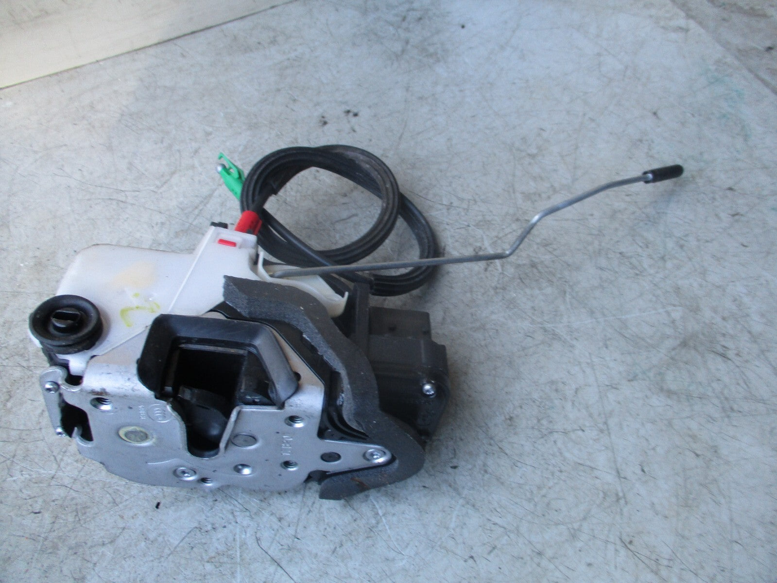 2016 VAUXHALL ZAFIRA C OSR DRIVER SIDE REAR DOOR LOCK MECHANISM 13579556