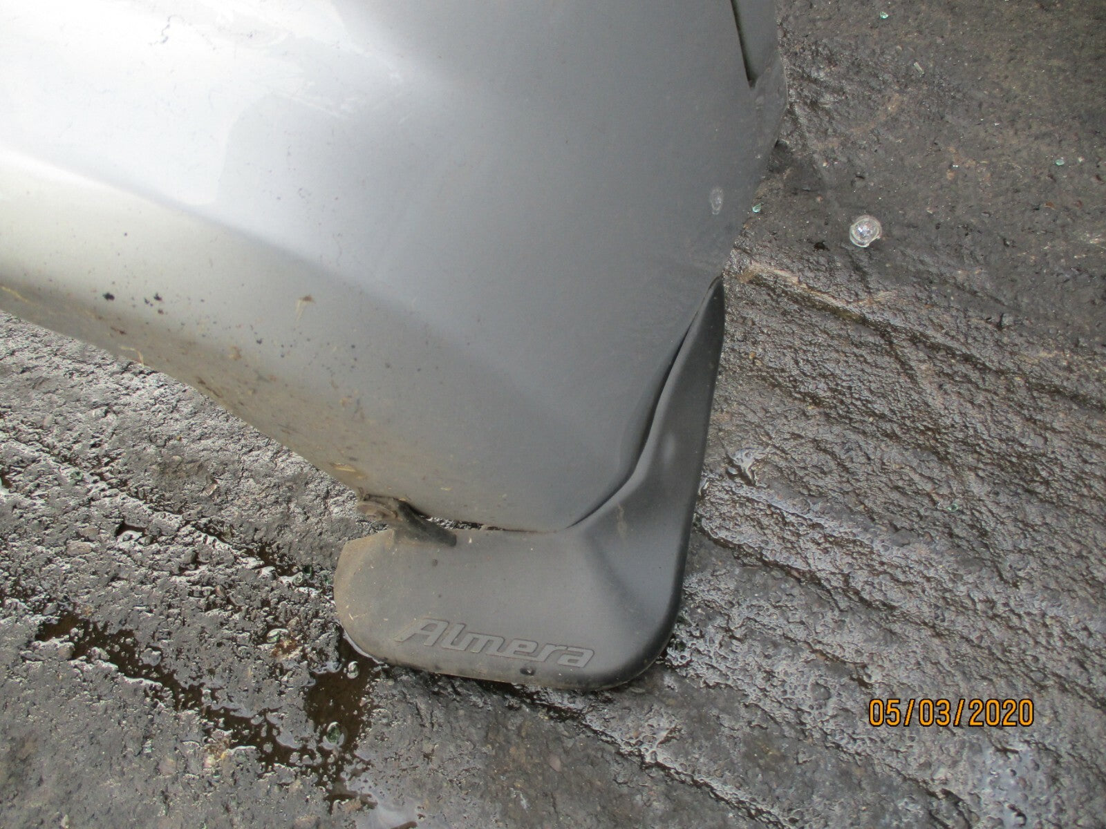 NISSAN ALMERA 2002 COMPLETE REAR BACK PLASTIC BUMPER MUD FLAP GUARD SILVER