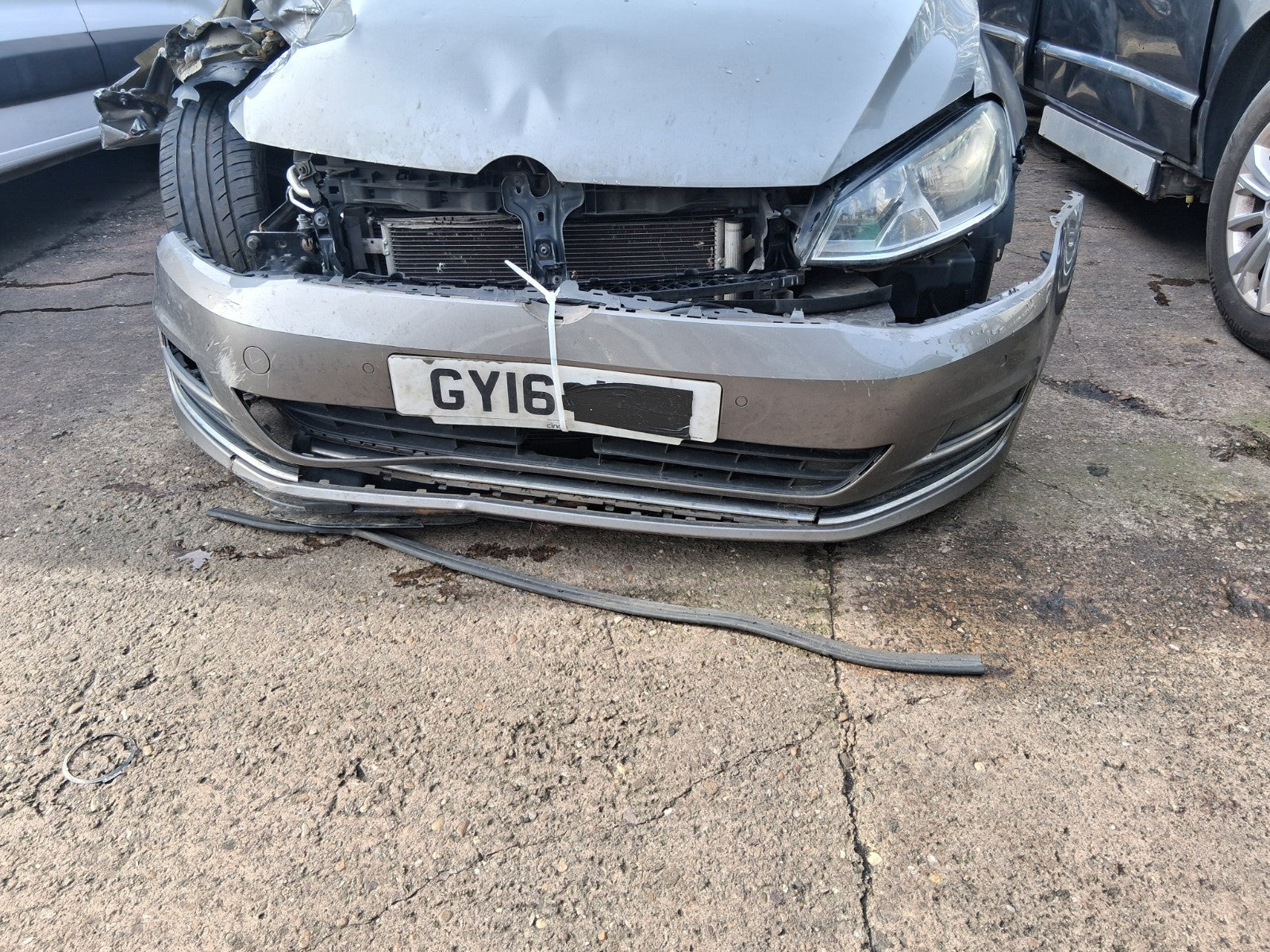 2016 VOLKSWAGEN GOLF MK7 FRONT COMPLETE BUMPER GREY DAMAGED