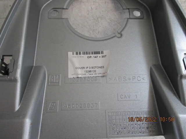 2011 CORSA D CENTRE CONSOLE WITH AIR VENTS AND HAZARD SWITCH 13295009