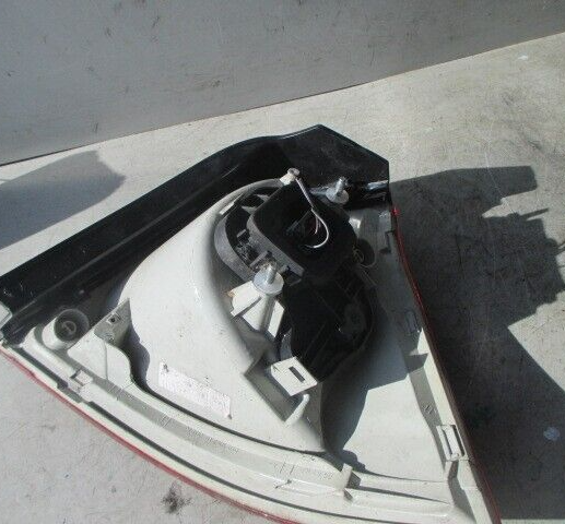 VOLKSWAGEN GOLF REAR INNER TAIL LIGHT LAMP 89031819