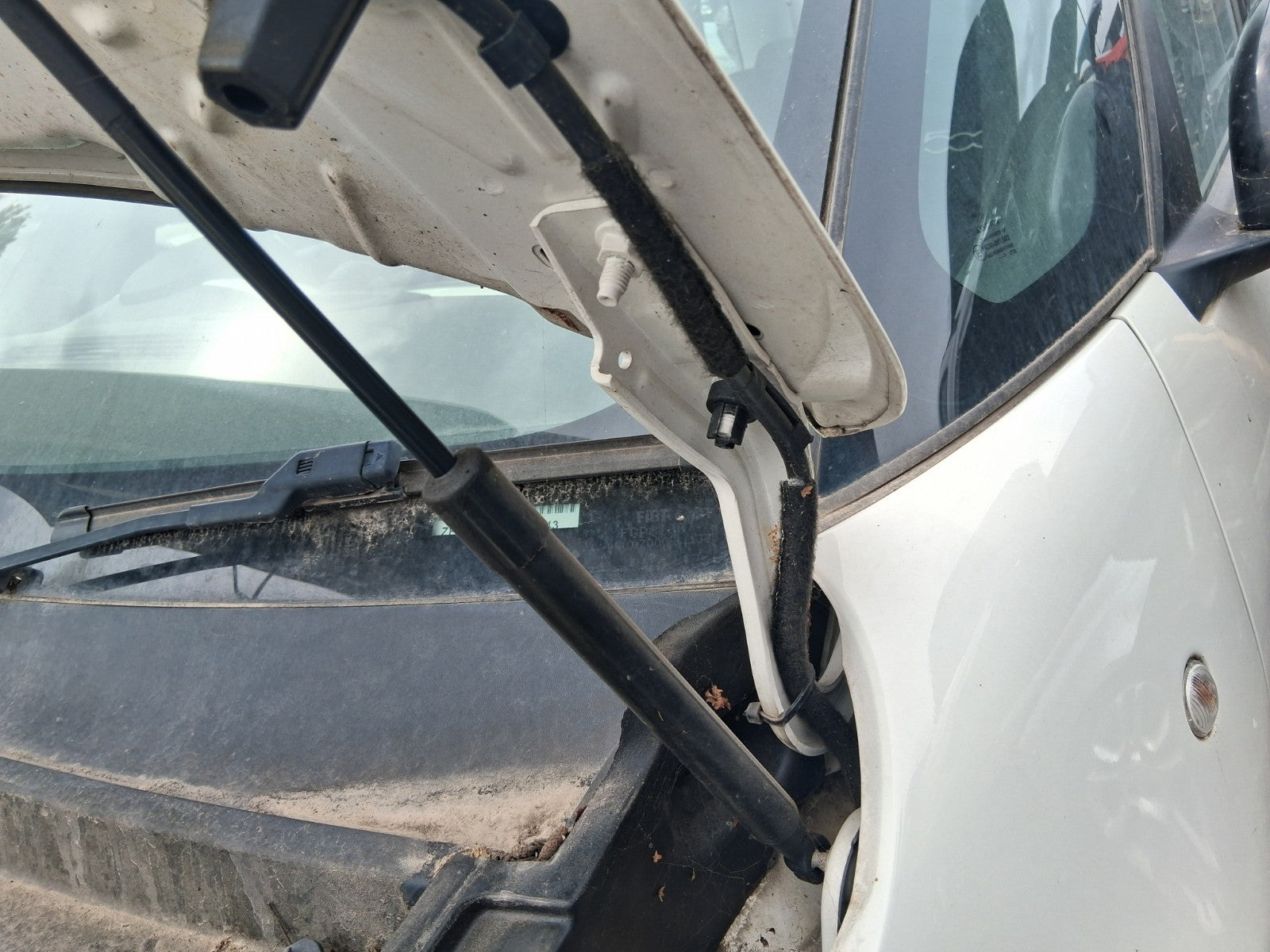 2019 FIAT 500 L FRONT BONNET HINGES PAIR SET WHITE