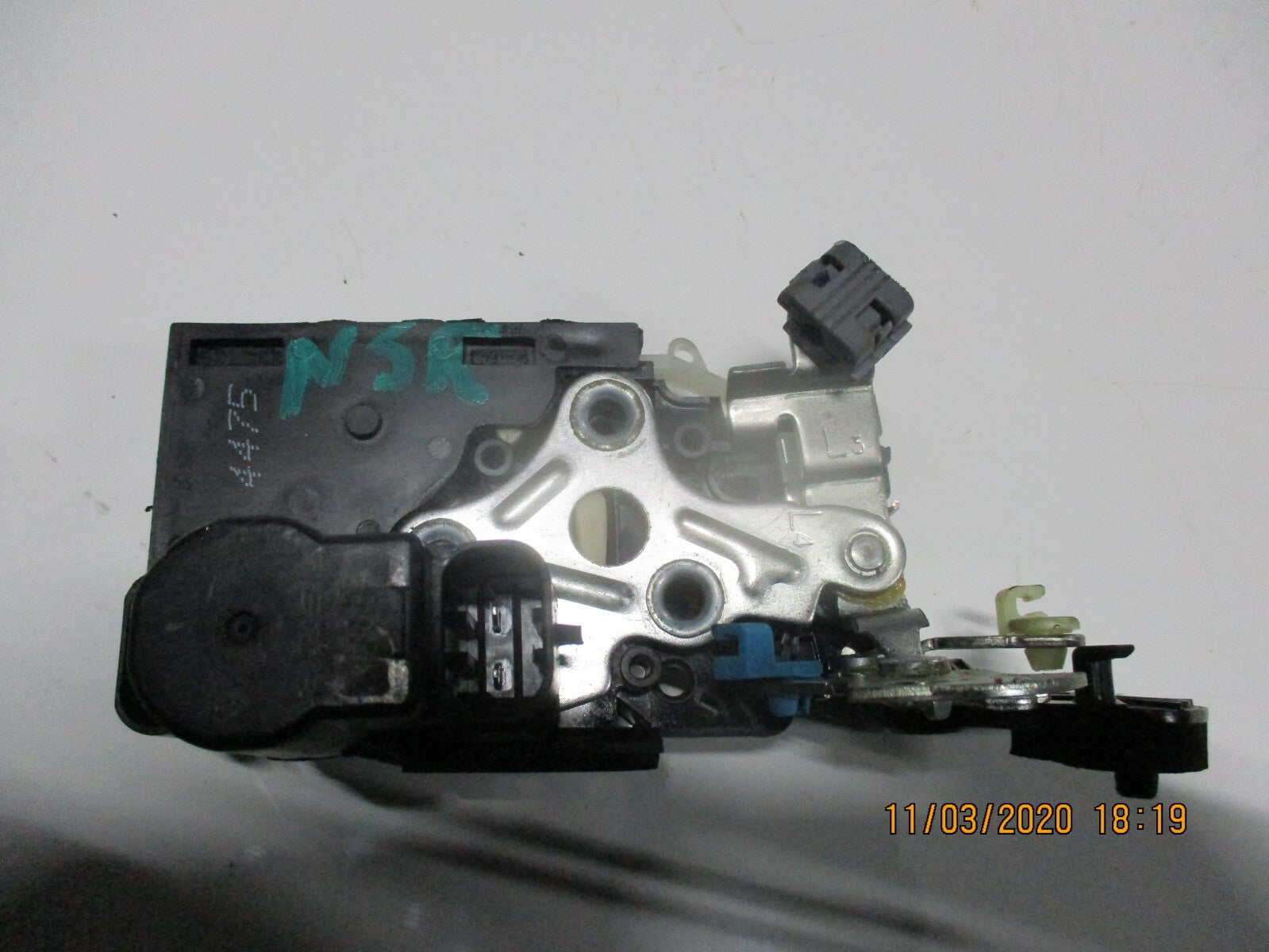 VAUXHALL VIVA 2017 NSR PASSENGER SIDE REAR DOOR LOCK CATCH MECHANISM MECH 4475