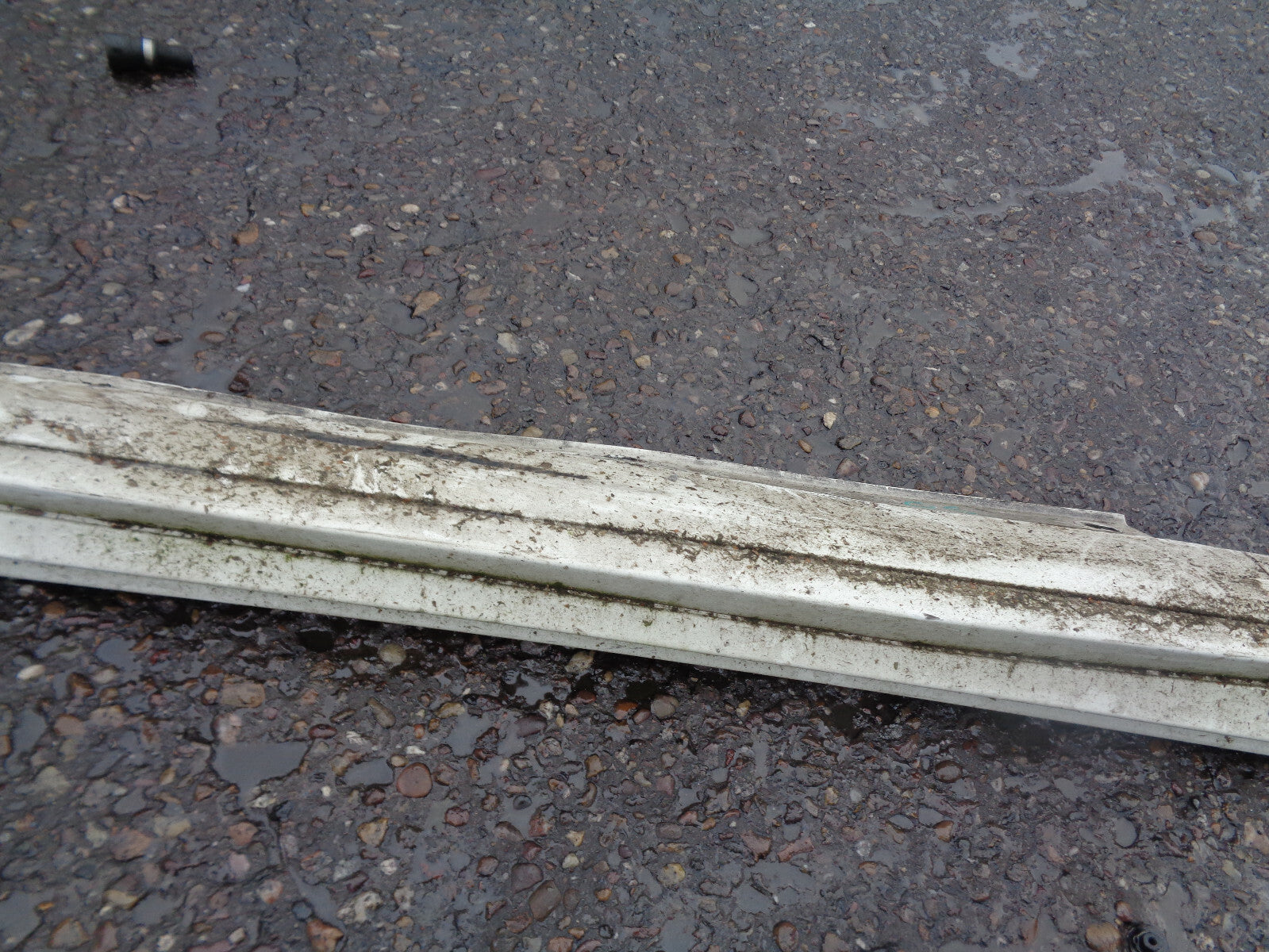 MERCEDES A CLASS A180 2017 5 DOOR OS DRIVER SIDE SKIRT PLASTIC TRIM WHITE DAMAGE
