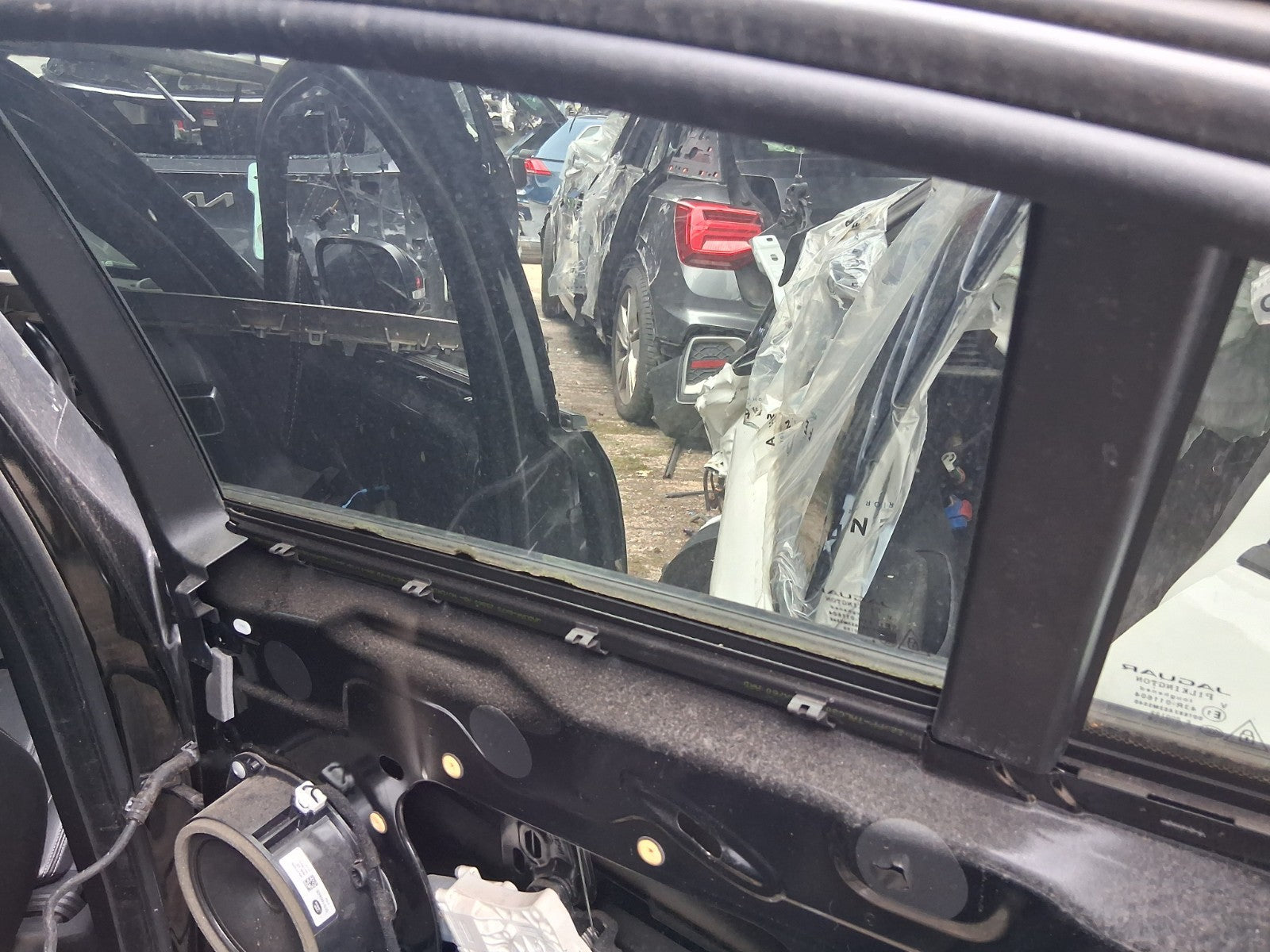 2017 JAGUAR XE OSR DRIVER SIDE REAR RIGHT WINDOW GLASS