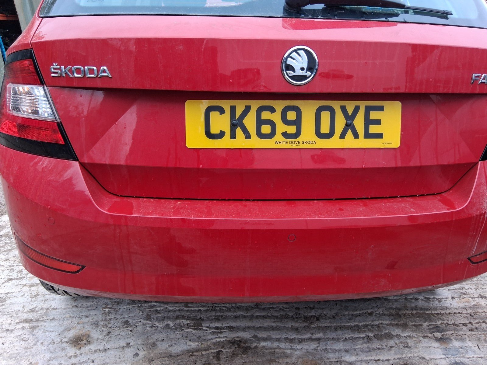 2019 SKODA FABIA MK3 NJ HATCHBACK COMPLETE REAR BUMPER RED