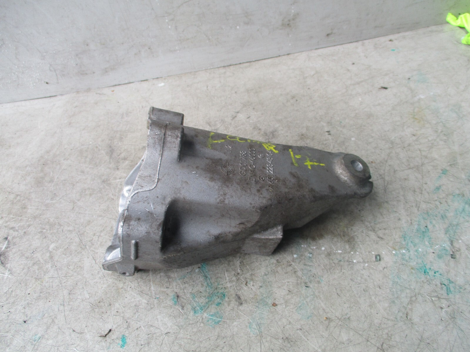 2017 MERCEDES C-CLASS ENGINE MOUNT GEAR BOX ENAC46000