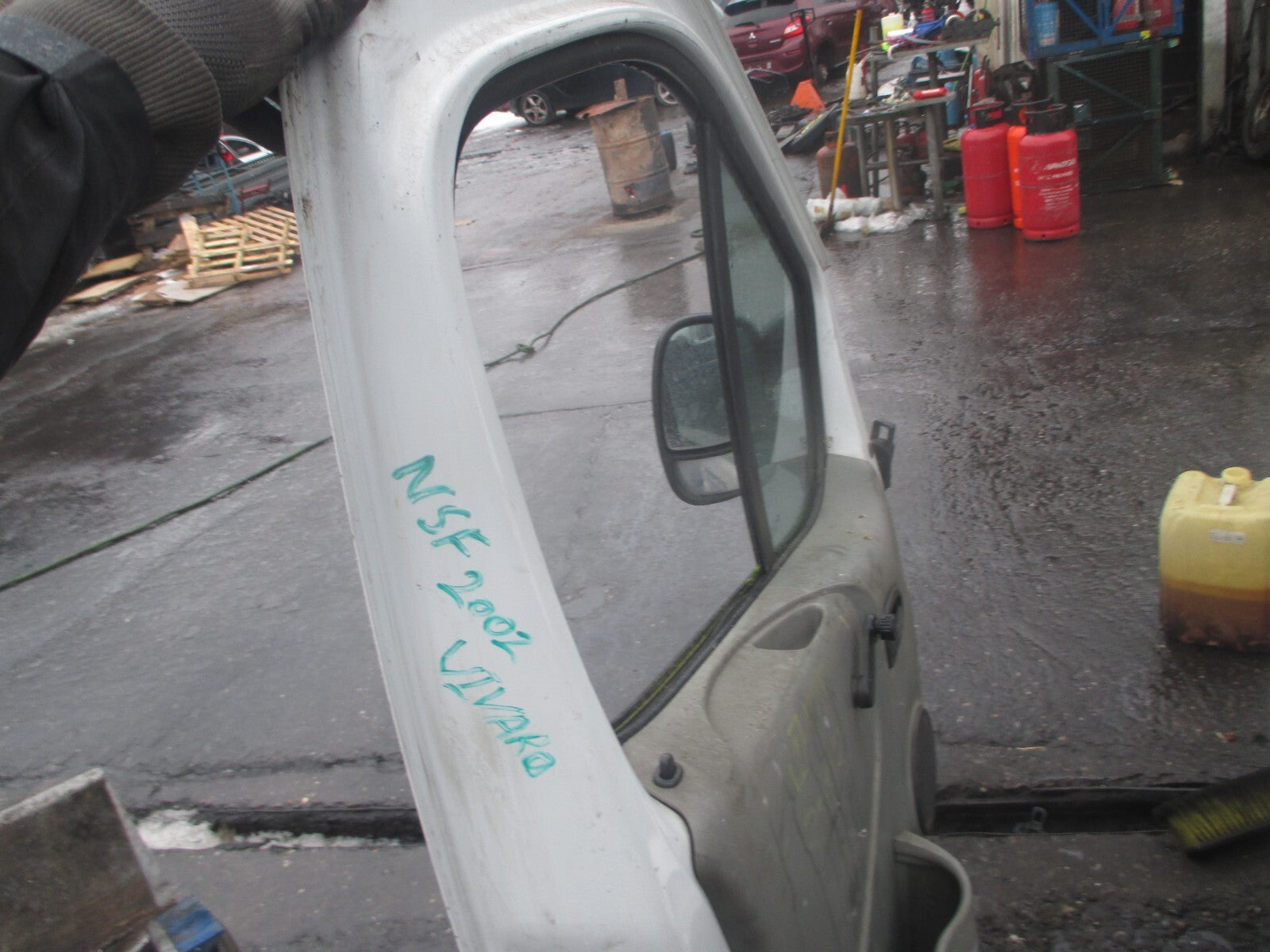 VAUXHALL VIVARO MK1 2002 NSF PASSENGER SIDE FRONT DOOR WHITE