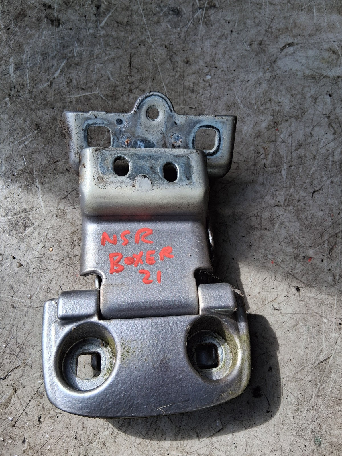 2021 PEUGEOT BOXER MK3 NSR PASSENGER SIDE REAR LEFT DOOR PAIR OF HINGES A048903