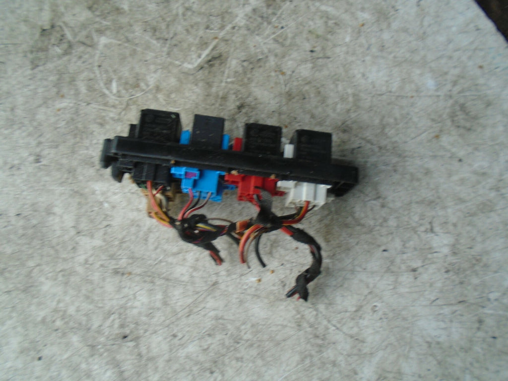 VOLKSWAGEN GOLF 2012 MK6 RELAY BRACKET WITH RELAYS 1K2937503