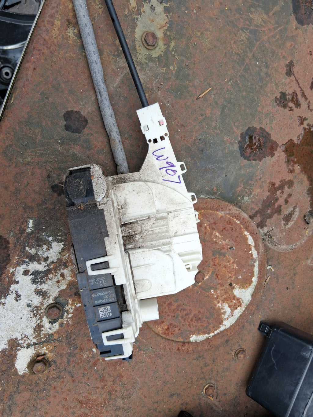 2020 MERCEDES BENZ SPRINTER W907 NSF PASSENGER SIDE FRONT DOOR LOCK MECHANISM