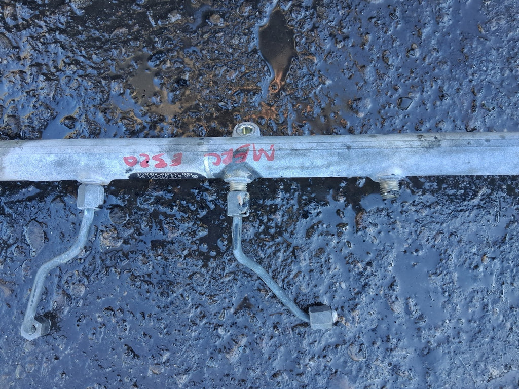 2004 MERCEDES BENZ E CLASS W211 E320 DIESEL INJECTOR RAIL A6130700195