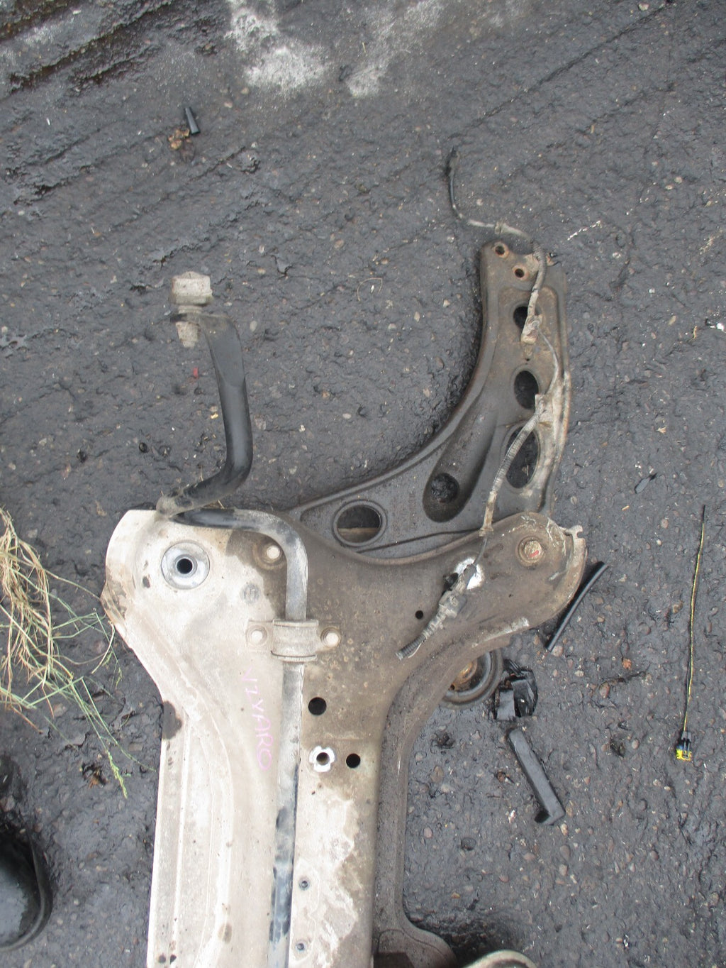 VAUXHALL VIVARO 2013 2.0 DIESEL FRONT SUBFRAME CRADLE WISHBONE