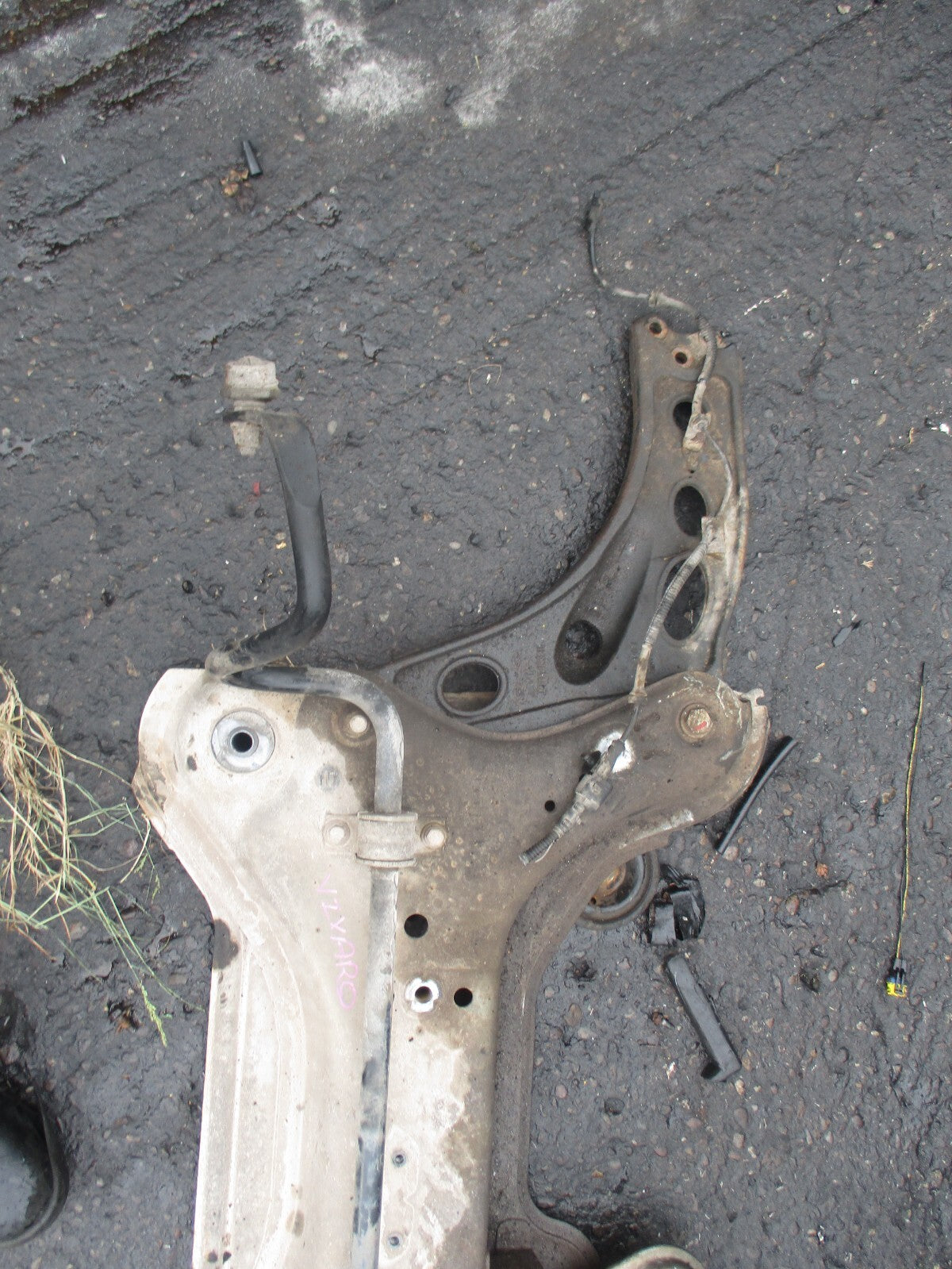 VAUXHALL VIVARO 2013 2.0 DIESEL FRONT SUBFRAME CRADLE WISHBONE