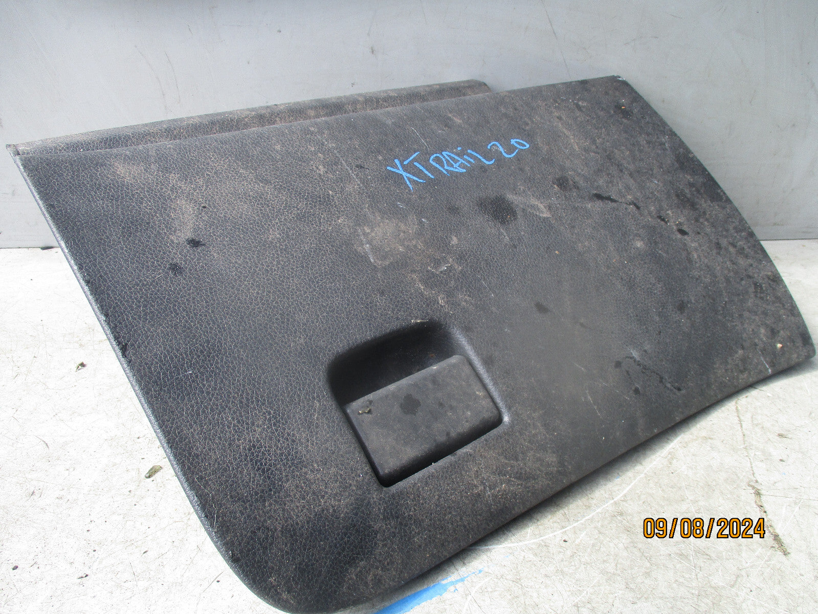 2020 NISSAN X TRAIL MK3 T32 GLOVE BOX STORAGE COMPARTMENT