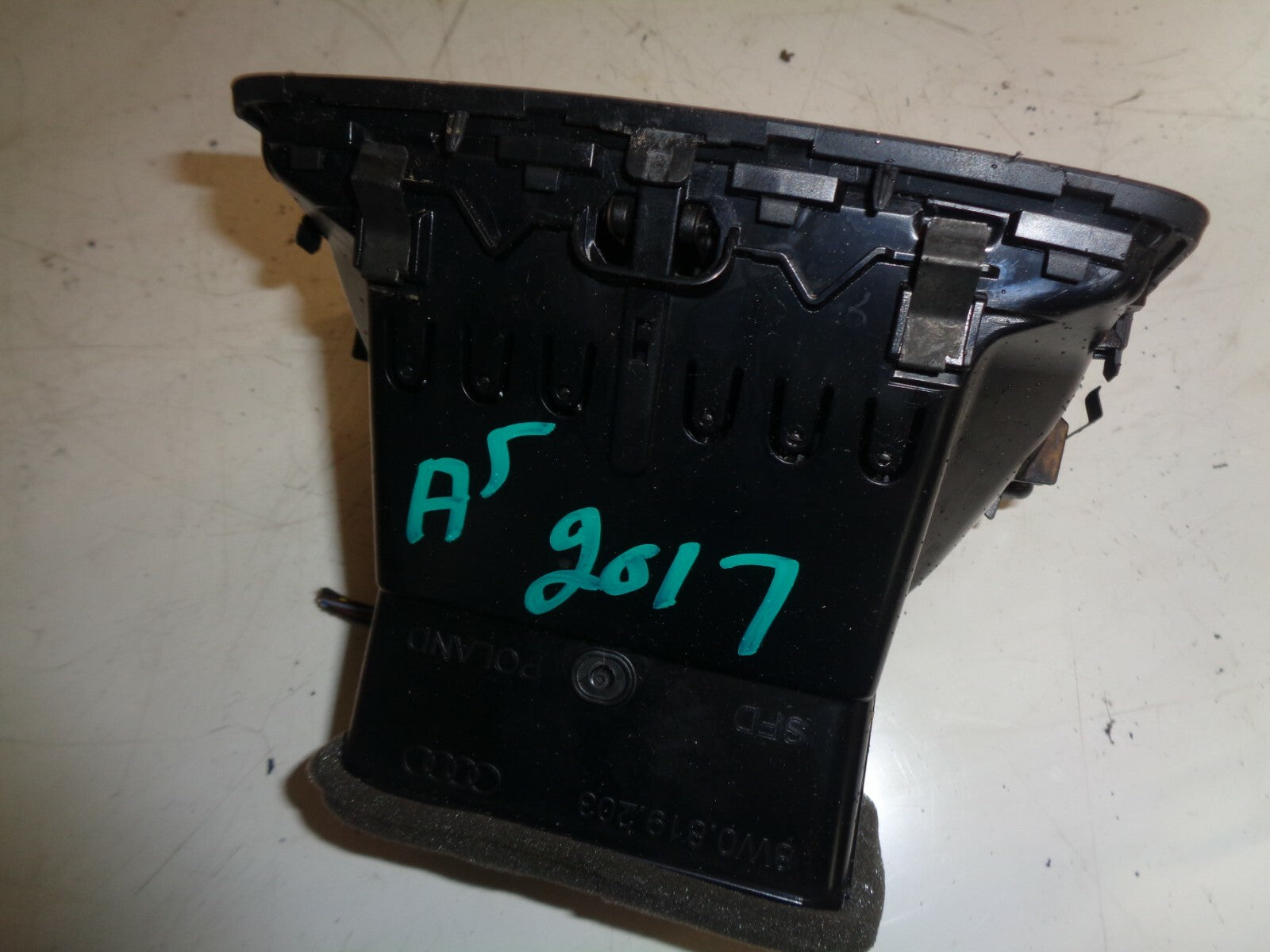 AUDI A5 8W6 2017 CENTRE CONSOLE REAR AIR VENTS 8W0819203B