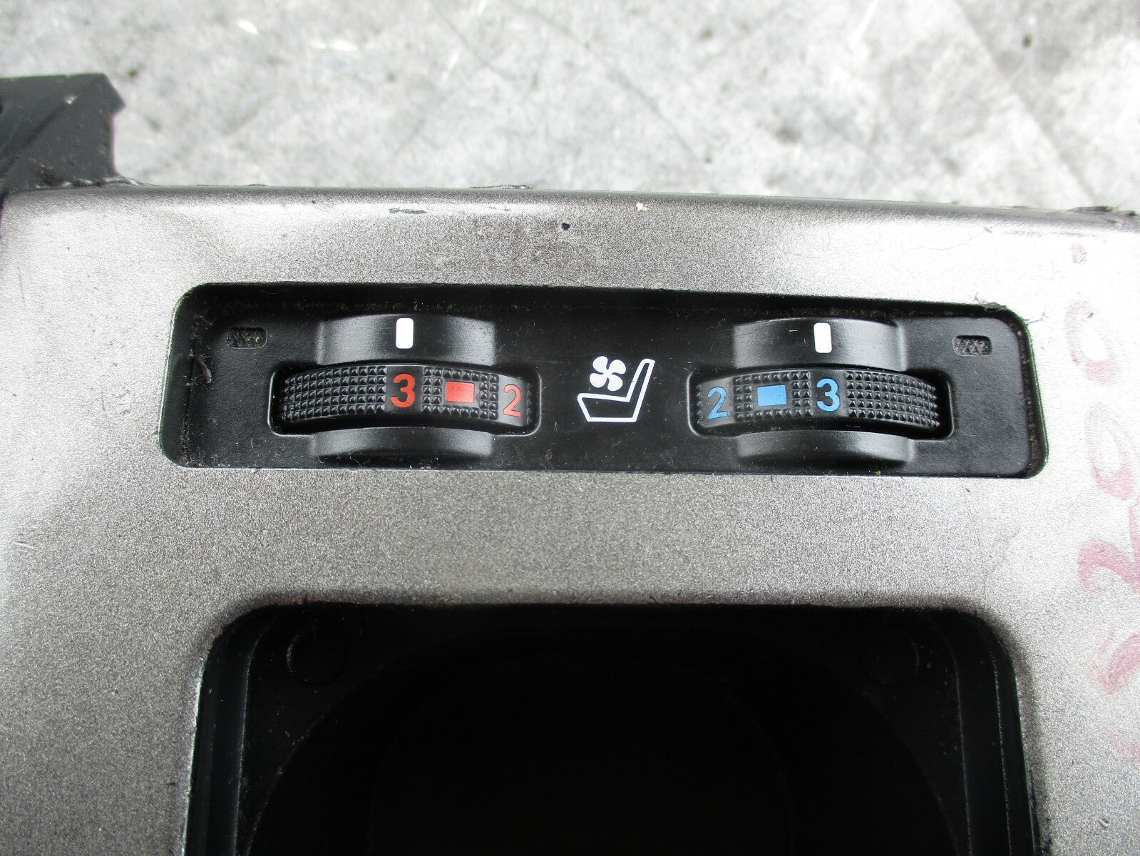 LEXUS IS220 2007 CENTRE CONSOLE CUP HOLDER 55620 53030