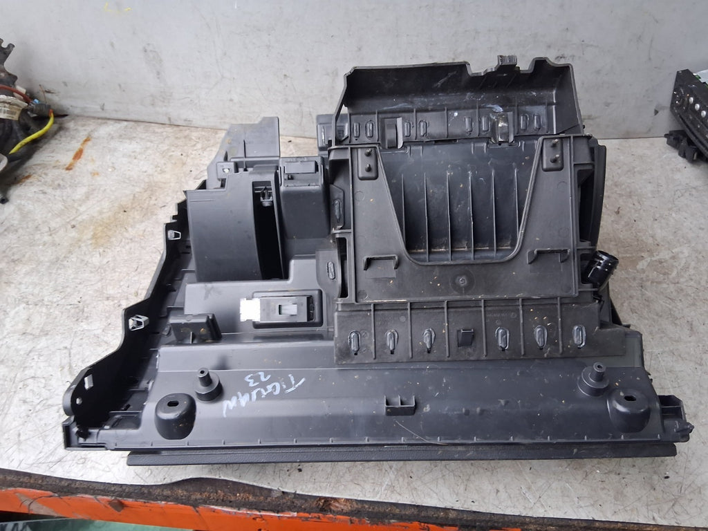 2023 VW VOLKSWAGEN TIGUAN DASHBOARD GLOVE BOX STORAGE COMPARTMENT 5NC857097