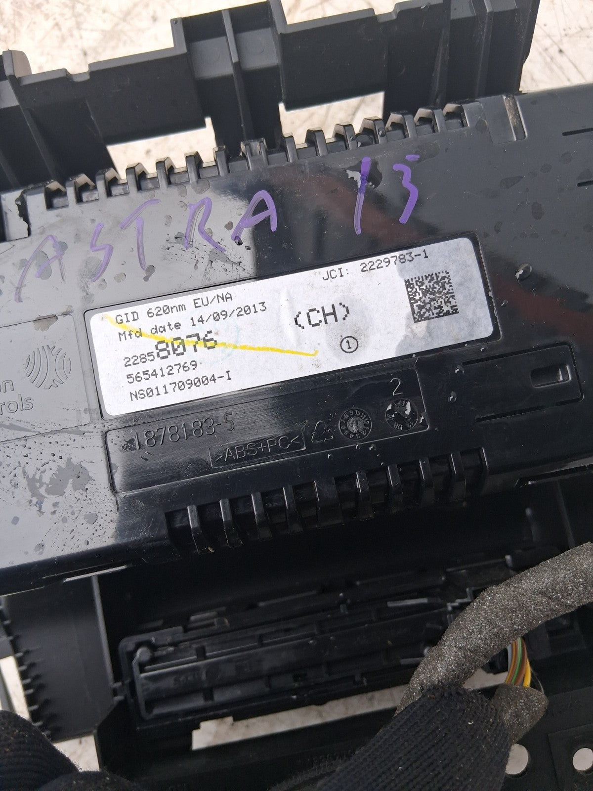 2013 VAUXHALL ASTRA J DASHBOARD SCREEN DISPLAY HAZARD SWITCH TRIM 565412769