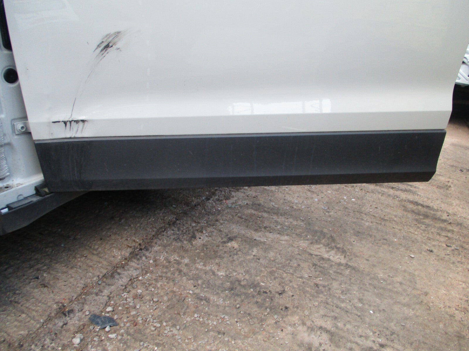 2023 VOLKSWAGEN T CROSS NSF PASSENGER SIDE FRONT LOWER DOOR MOULDING TRIM PANEL