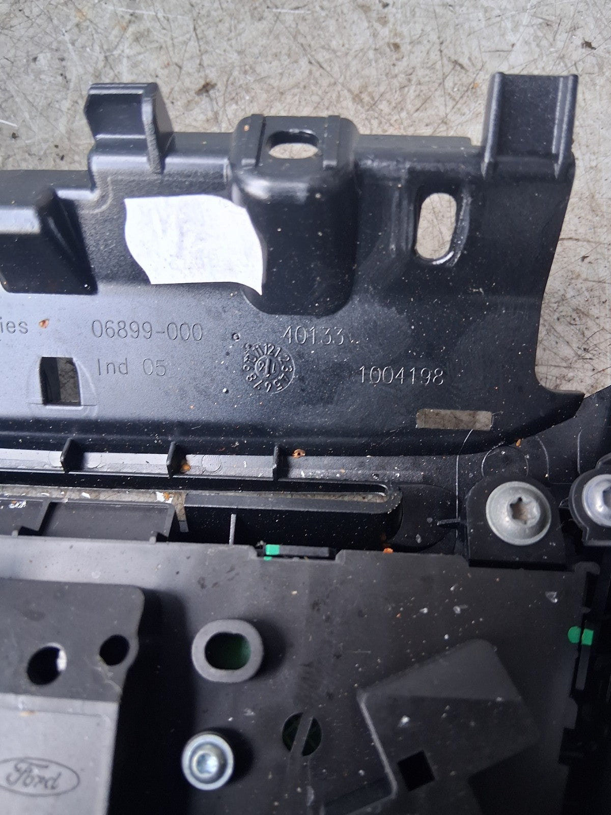 2017 FORD FIESTA SWITCH CONTROL PANEL TRIM WITH AIR VENTS 1700688501