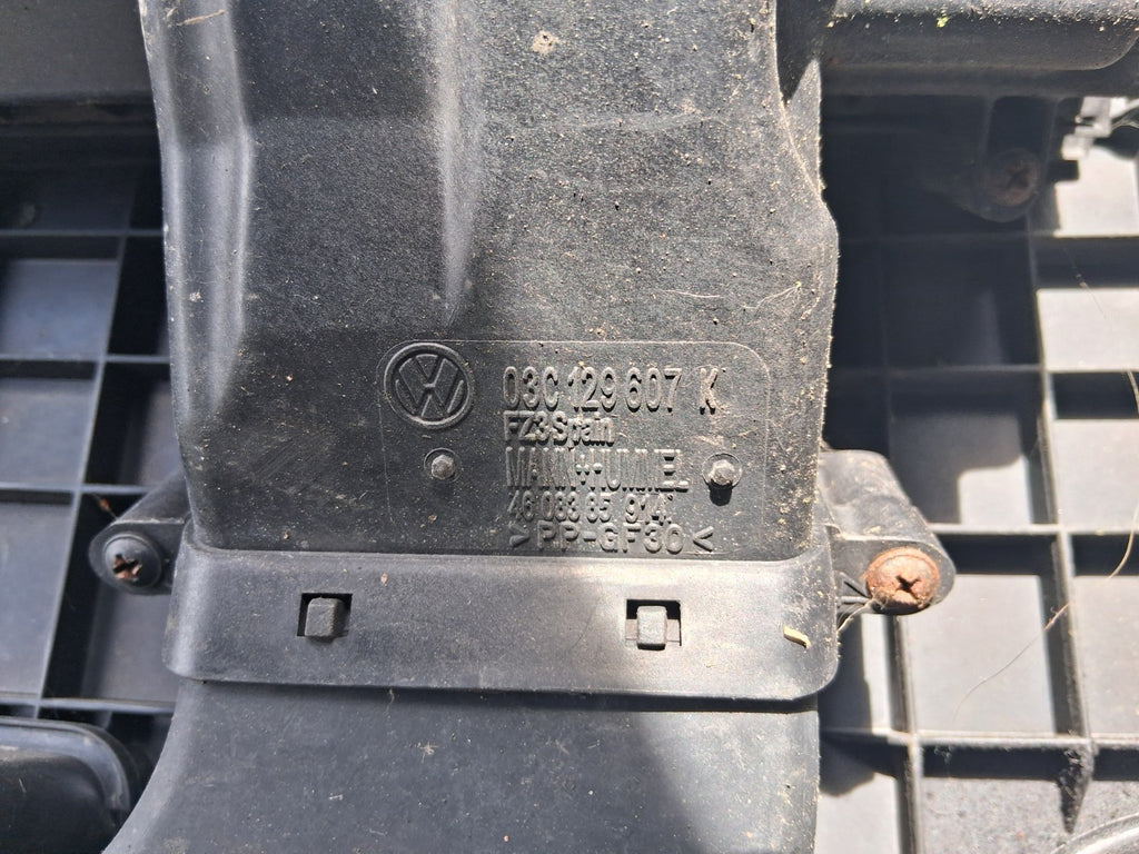 VW VOLKSWAGEN GOLF 2005 MK5 ENGINE COVER TOP LID 03C129607K
