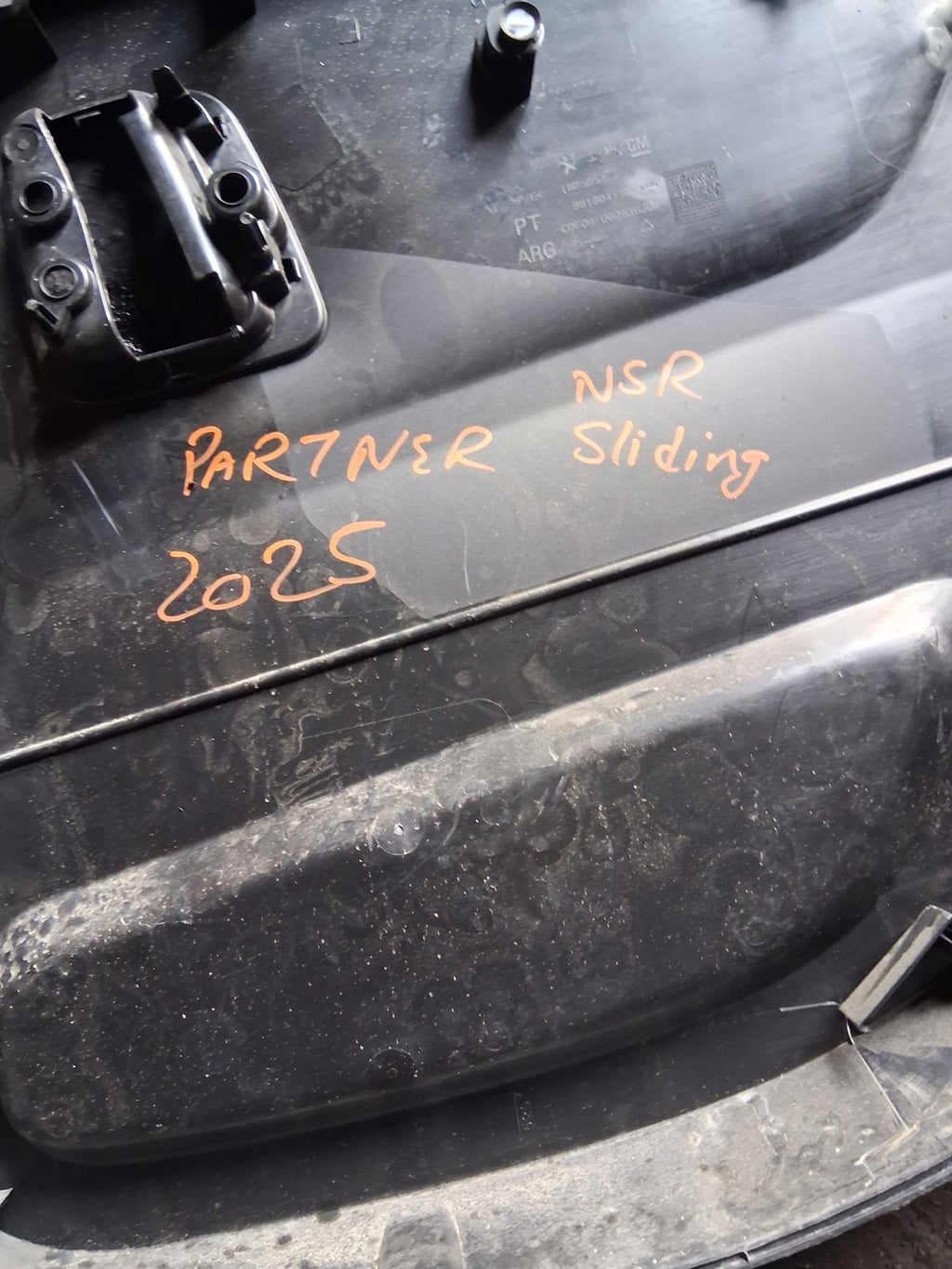 2025 PEUGEOT PARTNER NSR NEAR REAR LEFT SLIDING DOOR TRIM 9818041777