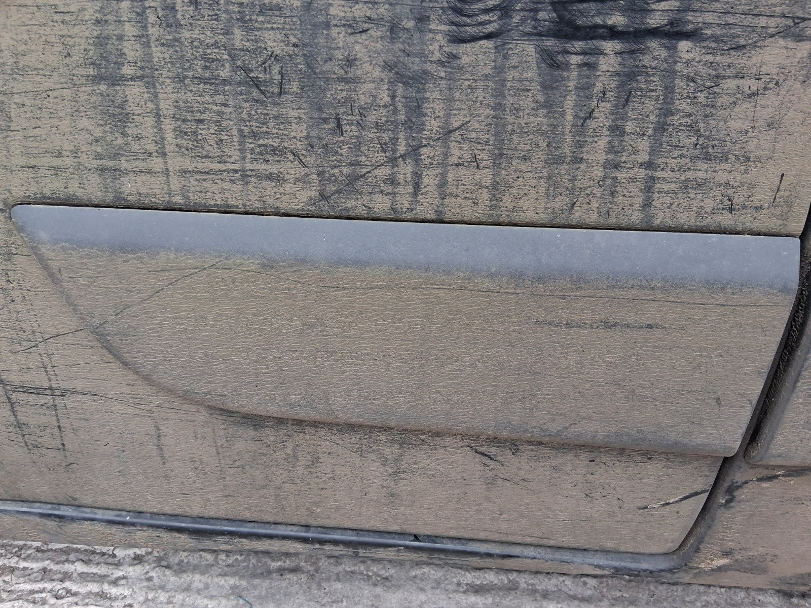2021 NISSAN NV400 MK1 NSF PASSENGER SIDE FRONT LEFT DOOR TRIM MOULDING