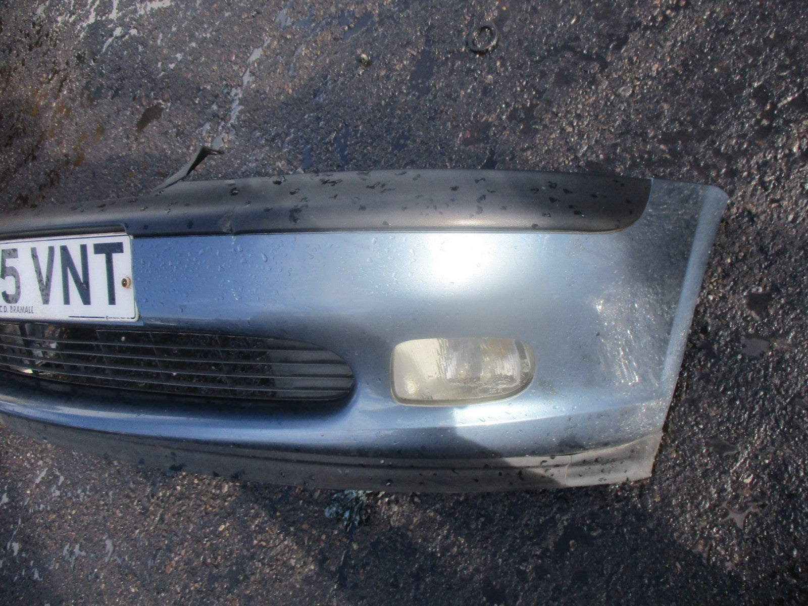 1998 VAUXHALL VECTRA DTI FRONT BUMPER AND GRILL GRILLE BLUE NO FOG LIGHTS