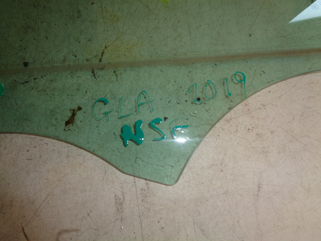 MERCEDES GLA MK1 X156 2019 NSF PASSENGER SIDE FRONT DOOR WINDOW GLASS PANE