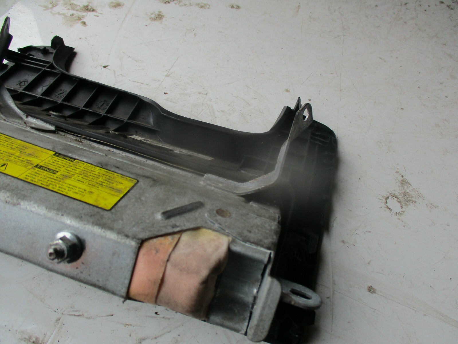 TOYOTA YARIS MK2 2009 NS PASSENGER SIDE KNEE DASH BAG 30547710FKAAD 305477