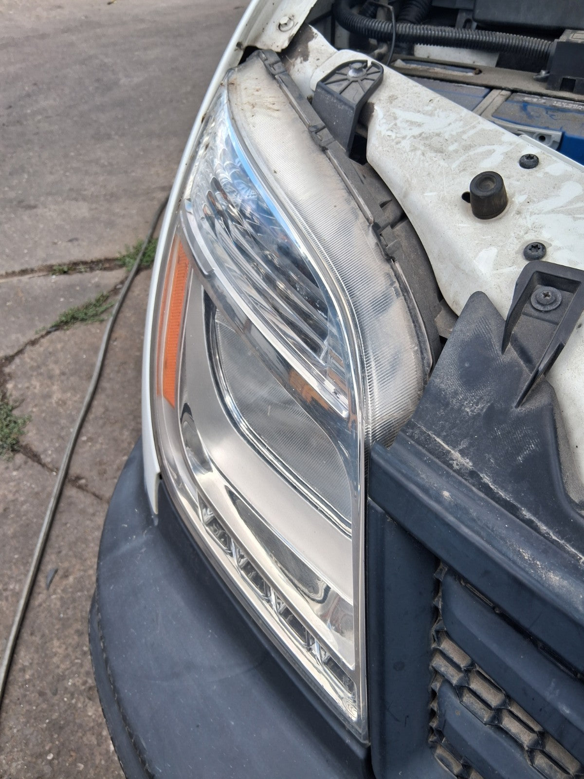 2020 SAIC LDV V80 OSF DRIVER SIDE FRONT RIGHT HEADLIGHT HEAD LAMP