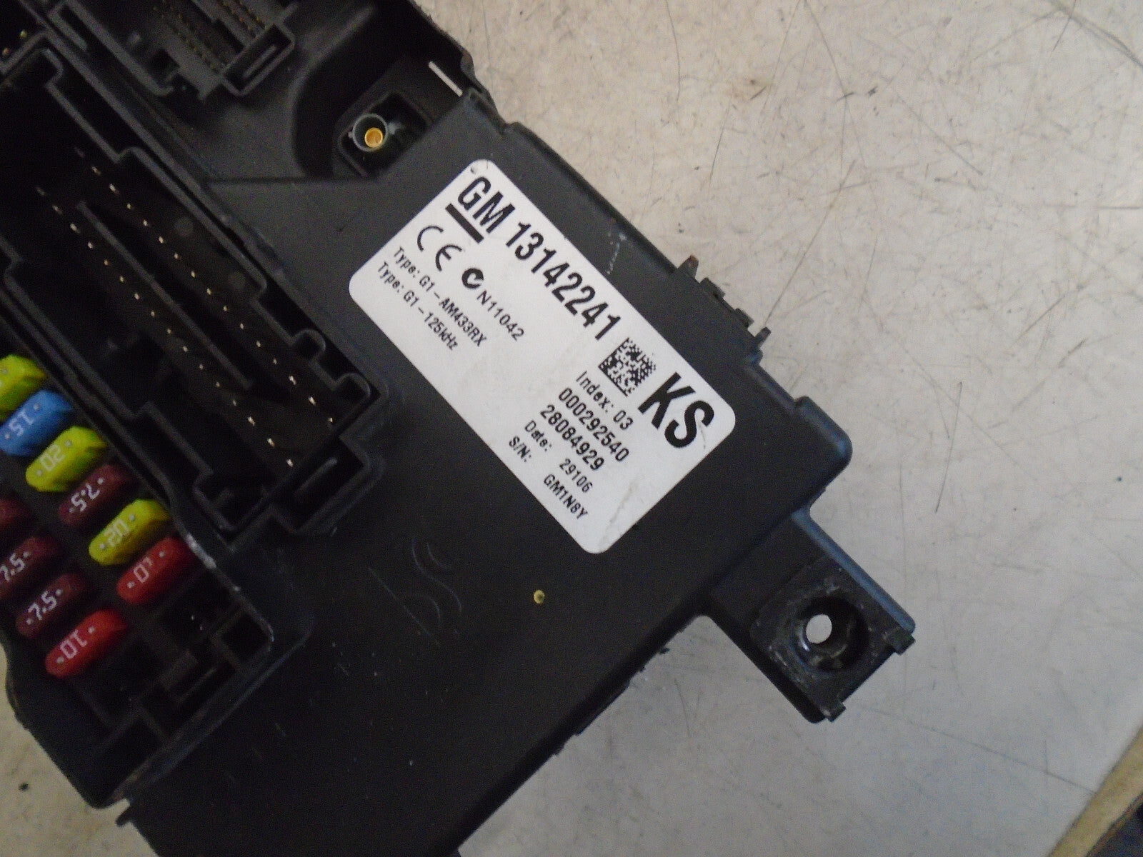 VAUXHALL CORSA D 2006 FUSE BOX RELAY BOX CONTROLLER MODULE 13142241