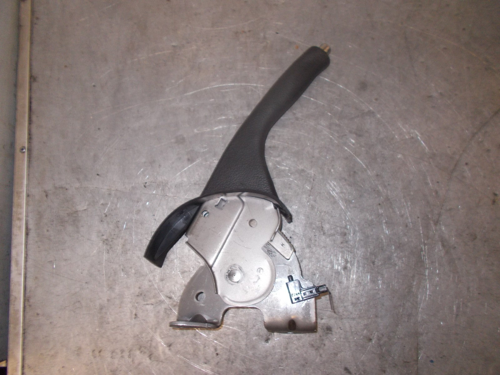 TOYOTA AVENSIS T250 2007 MK2 HANDBRAKE LEVER