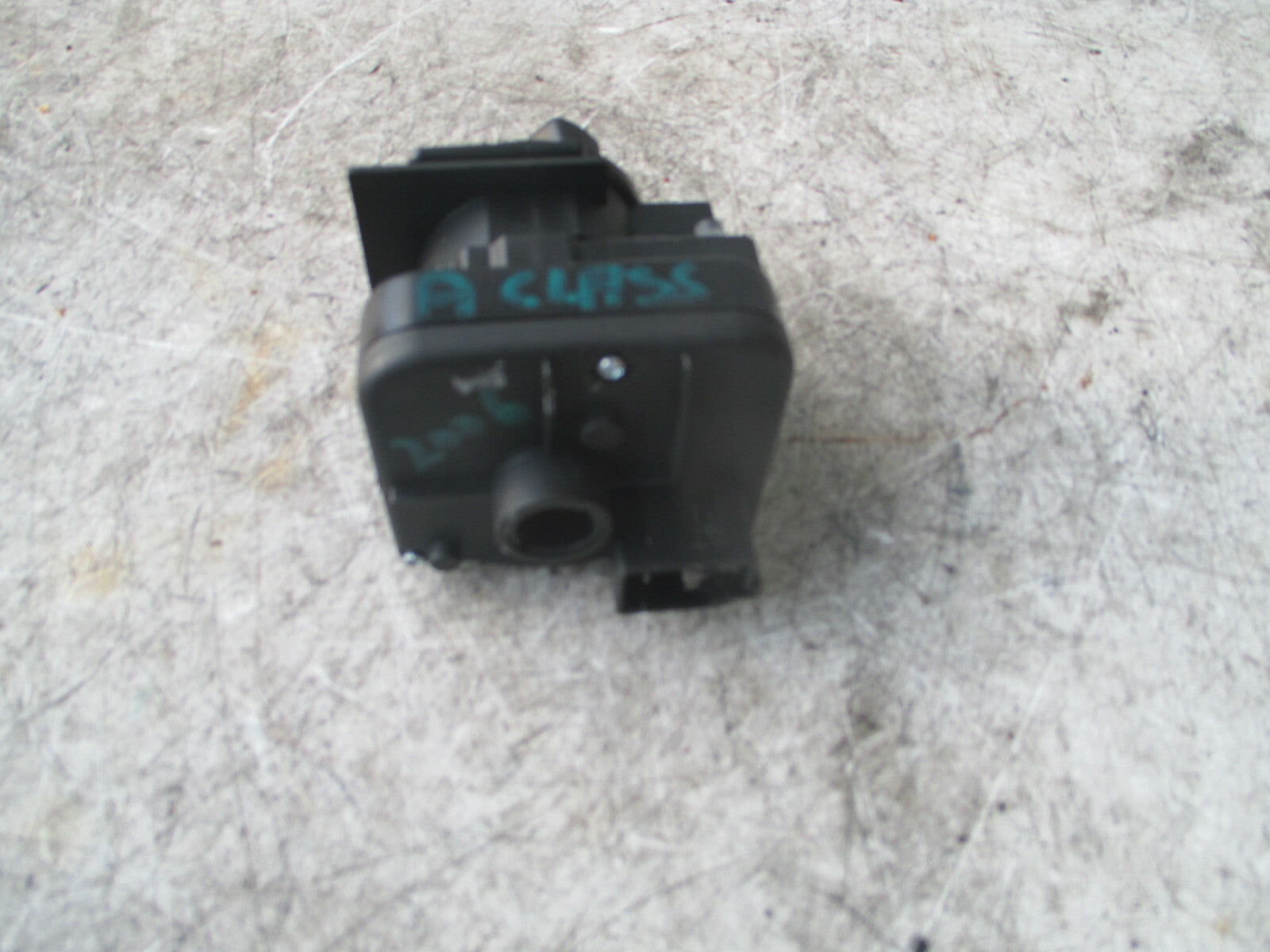 MERCEDES BENZ A CLASS W169 2006 HEADLIGHT SWITCH UNIT A1695451704