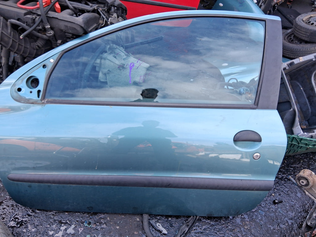 2001 PEUGEOT 206 3 DOOR NSF PASSENGER SIDE FRONT LEFT COMPLETE DOOR GREEN
